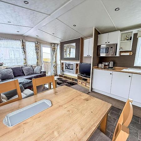 Brilliant Caravan With A Partial Sea View In Suffolk Ref 32026Az Lowestoft Dış mekan fotoğraf
