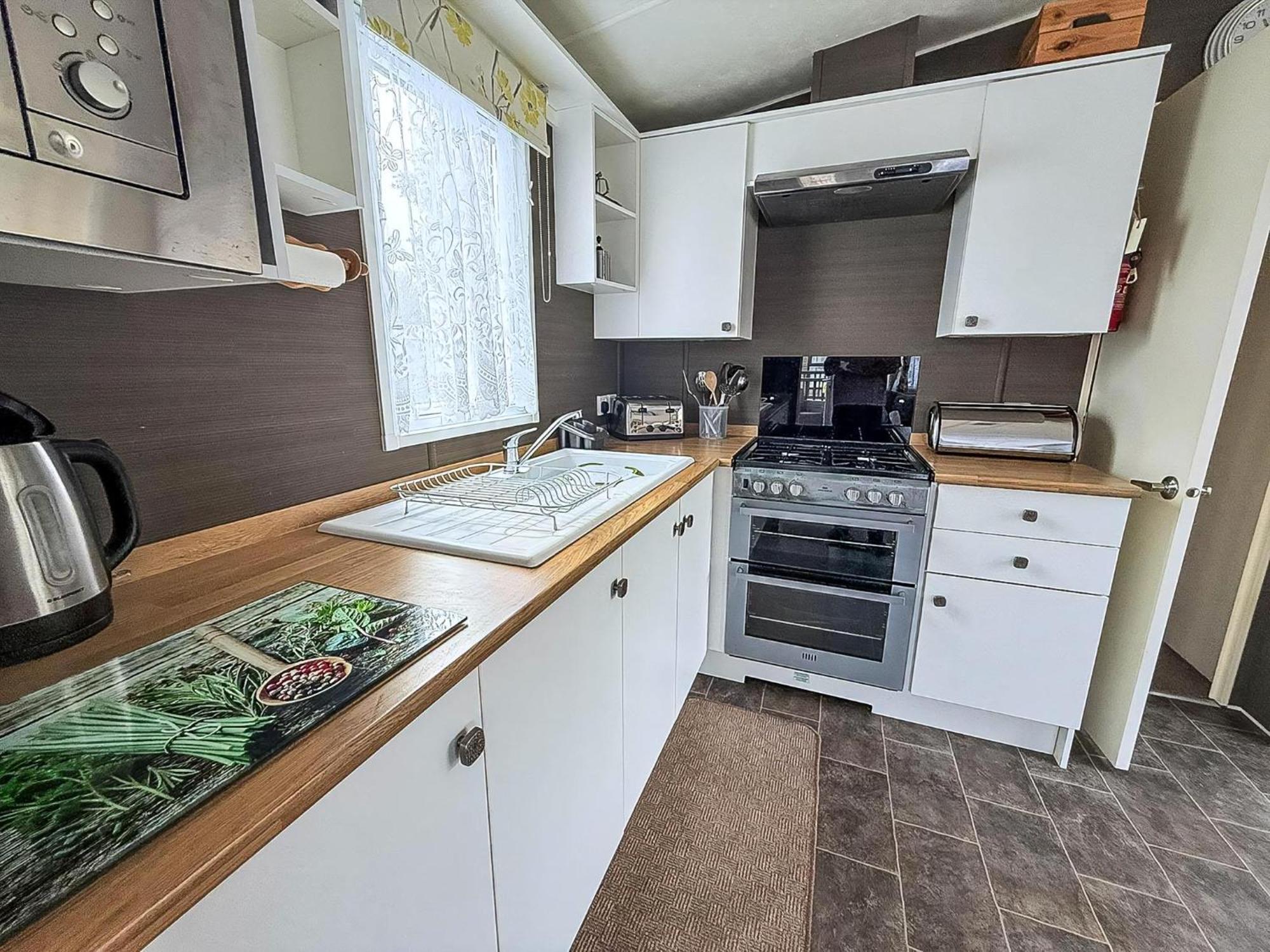 Brilliant Caravan With A Partial Sea View In Suffolk Ref 32026Az Lowestoft Dış mekan fotoğraf