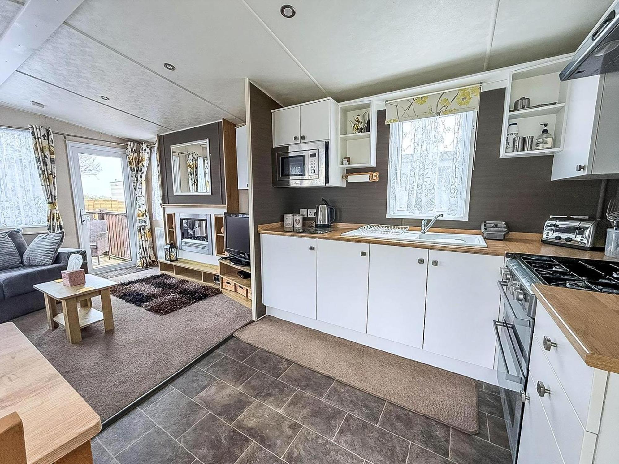 Brilliant Caravan With A Partial Sea View In Suffolk Ref 32026Az Lowestoft Dış mekan fotoğraf